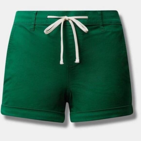 Torrid 3.5 Inch Pull-On Weekend Stretch Twill Short - Picture 5 of 9